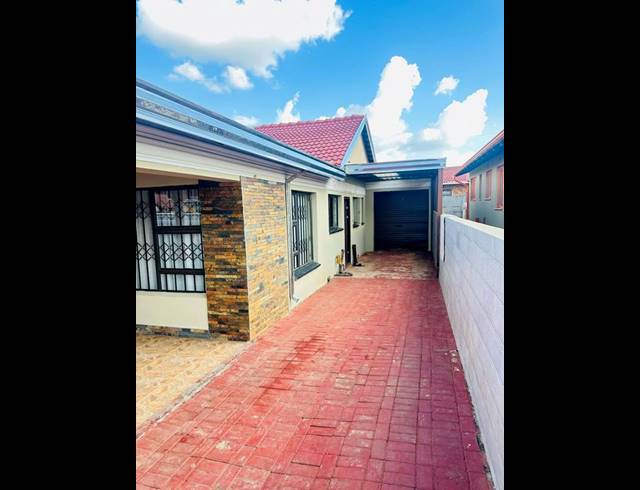 3 BEDROOM HOUSE FOR SALE IN MOHLAKENG